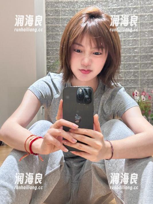 51cg 最新更新——在51cg.fun黑料吃瓜网,瓜皮揭开的时刻真是美妙!