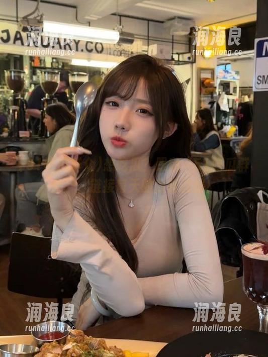 51吃瓜群众 想吃瓜?跟随“51吃瓜群众”,链接每天的新鲜劲爆!
