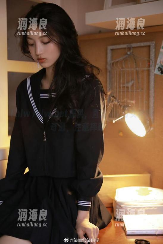 hlw hlw.bet提供,直达屌丝与女神的奇遇,注意摔跤!