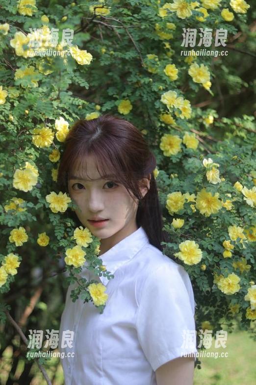 观看明星黑料，感觉就像在翻寻Instagram后面藏的“小秘密”。