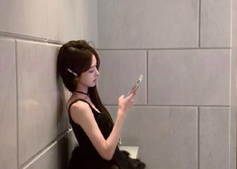 黑料网app的链接，只需一按，瓜比明星还闪耀！