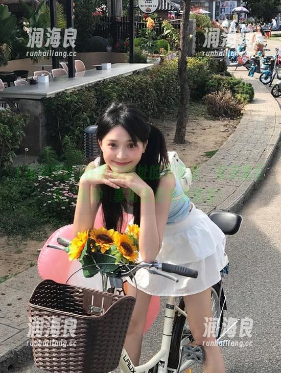黑料网址 在黑料网址的网页里,信息量巨大,各种囧事简直是快递惊喜!